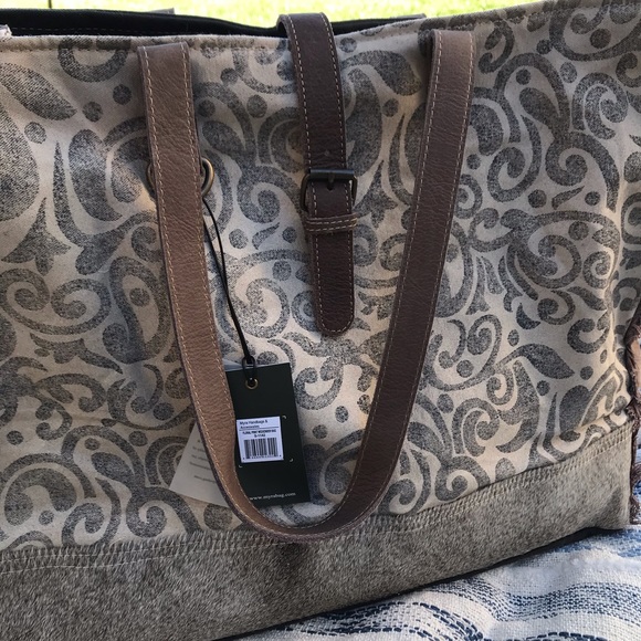 New MYRA bag weekender overnight upcycled cow print leather canvas beach diaper - Picture 15 of 15